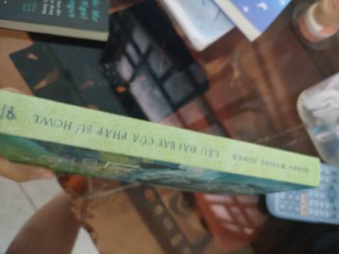 Gần 400 trang, hơi móp ở góc sách, ok