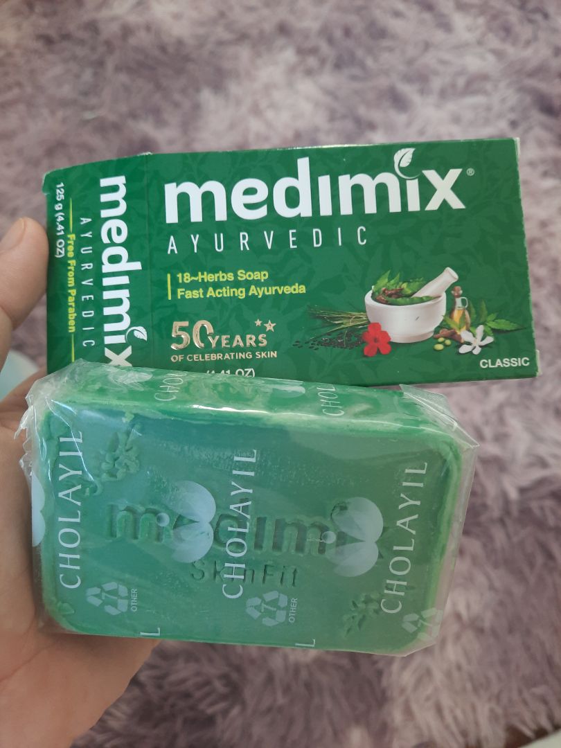 mùi không đến nỗi quá khó chịu chưa sử dụng nhưng cho 5 sao động viên shop nhé
