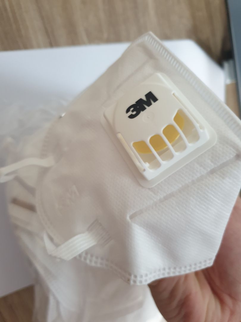 Hàng ổn, nhưng không có nguyên seal mà chỉ có 1 túi zip bọc màn thực phẩm bên ngoài. Không biết có đảm bảo chất lượng không? Mong shop giải thích lý do.