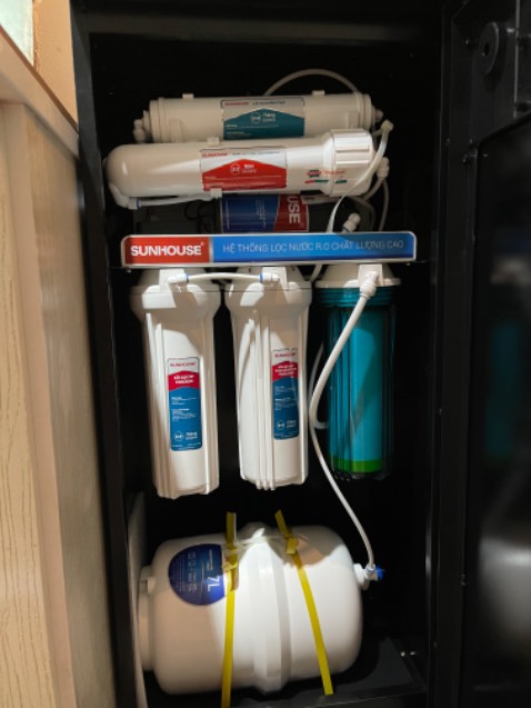 máy lắp xong bị lỗi ngay không dùng được, thấy bơm chạy liên tục không ngừng mà không có nước. thấy quảng cáo có quà tặng là bộ dao hoặc bình giữ nhiệt nhưng cũng không thấy đưa. rất thất vọng! máy lắp xong bị lỗi ngay không dùng được, thấy bơm chạy liên tục không ngừng mà không có nước. thấy quảng cáo có quà tặng là bộ dao hoặc bình giữ nhiệt nhưng cũng không thấy đưa. rất thất vọng!