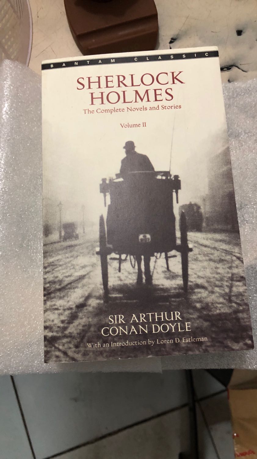 Thật hài lòng khi mua được trọn bộ volume I và II, sách nhỏ gọn, phông chữ rõ ràng trên nền giấy vàng cổ điển không làm mõi mắt, mõi tay khi xem, mua sách trên Tiki chưa bao giờ bị thất vọng, sách đẹp đóng gói kỹ, giao hàng rất nhanh