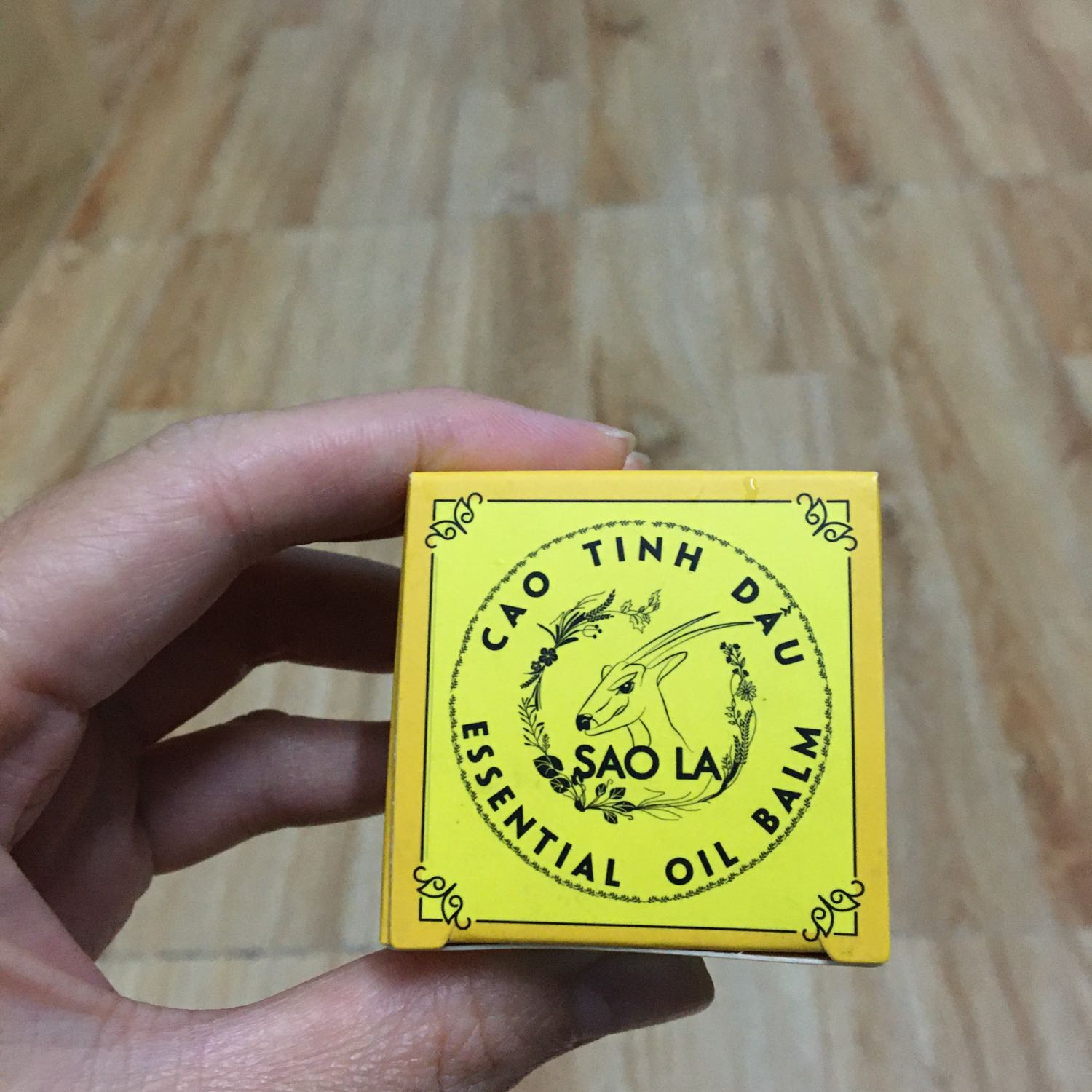 Tranh thủ đợt Tiki sale freeship. Cao thơm, mùi dễ chịu. Mẹ mình bôi thấy đỡ nhức chân hơn hẳn