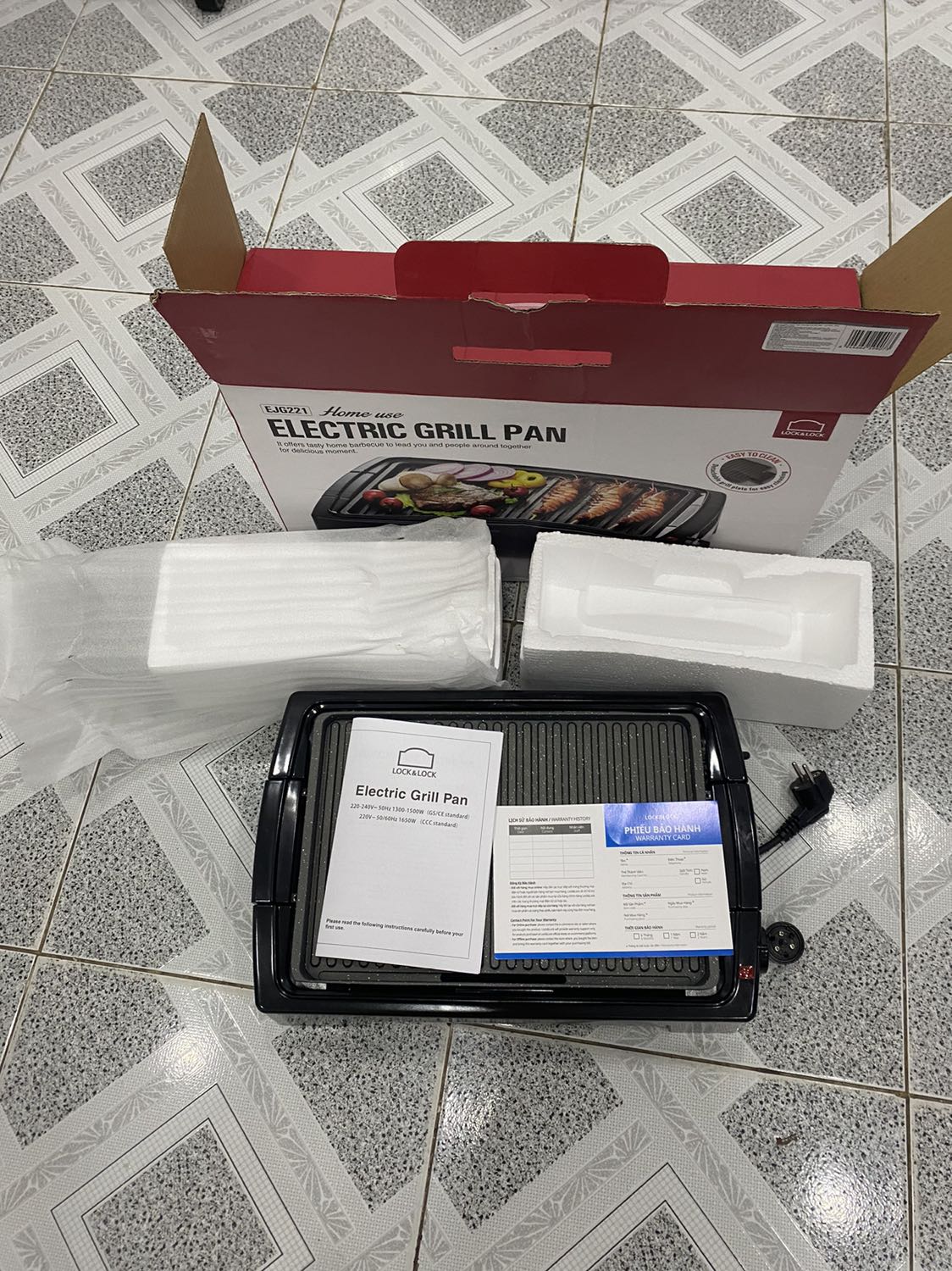 Mình ko hài lòng nha
Do tin tưởng mua trên tiki tranding nên mình thanh toán tiền rồi với mang vô nhà kiểm tra thì lấy nút vặn bị hư, ko có con vích hay j đính kèm theo để gắn vào lun hay sao ấy.
Mình gửi *** gọi điện tổng đài số *** nhưng đều k có ai nghe máy, cứ bảo tổng đài viên bận miết thôi. Hic
Mong sớm được tiki phản hồi và đổi trả cho mình sớm