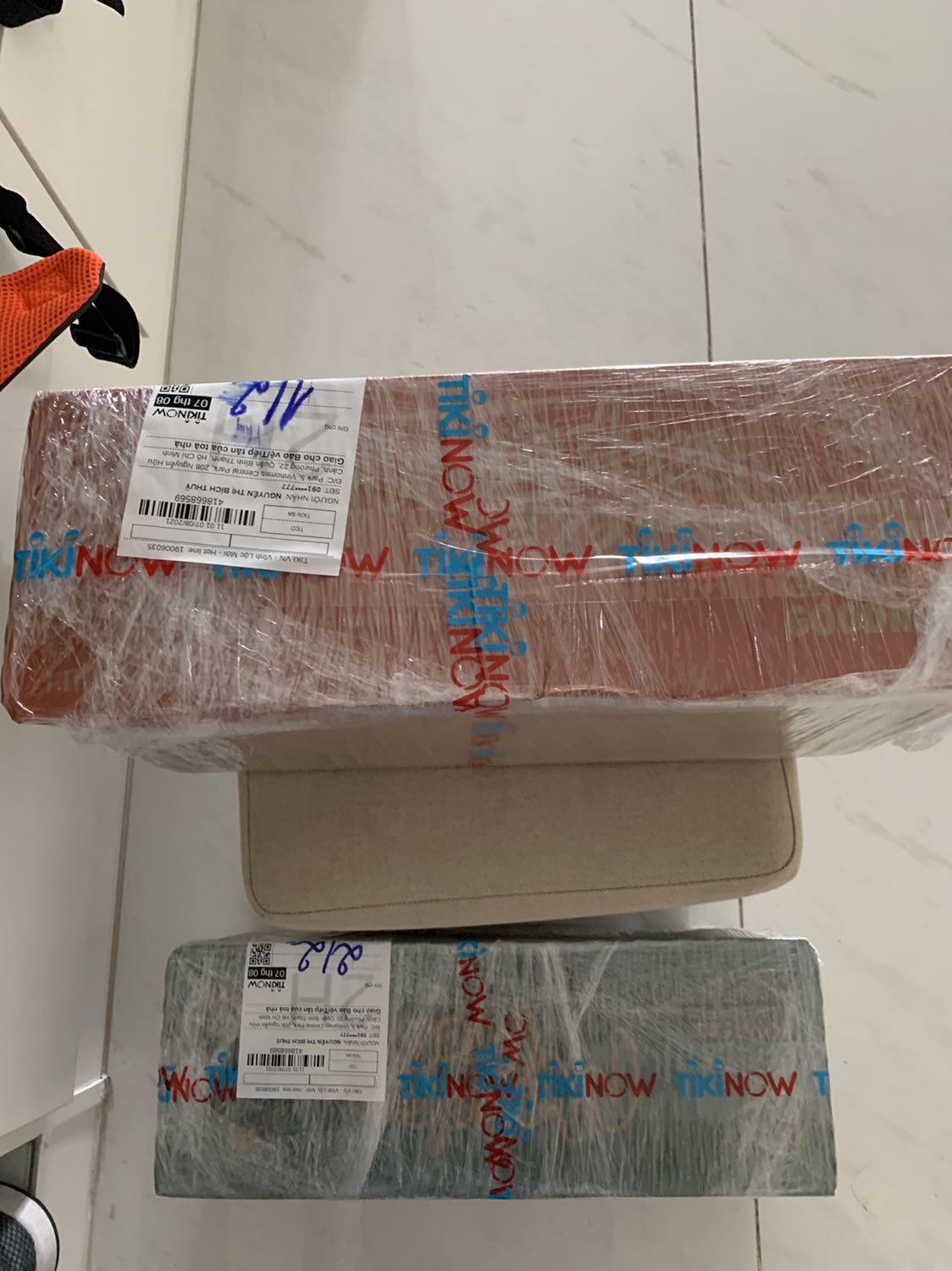 Mình đặt hàng buổi sáng, chưa đầy 4h sau đã nhận hàng. Hàng đóng gói cẩn thận, giao nhanh và shipper siêu dễ thương. Cám ơn Tiki