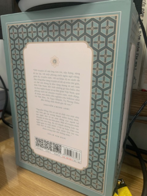 Mình chưa đọc, nhg anh con giai nghiến ngấu mỗi ngày 1 tập và phán “Hay, mẹ ạ”.
Sách in đẹp. Minh hoạ đẹp.