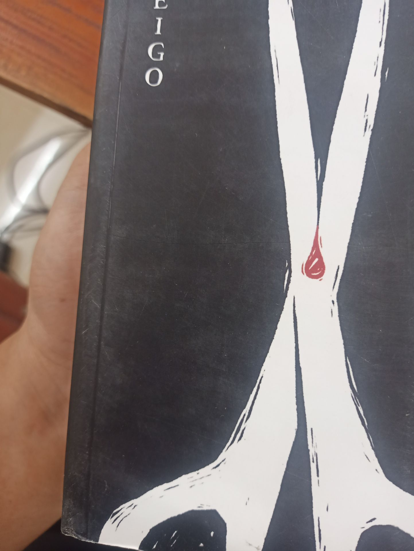 Tôi cảm thấy thất vọng các bạn ạ, sách chắc là được để dưới mặt sàn, lê lết xước xát. Nhiều lần mua kiểu gì cũng phải có cuốn bị quăn queo hay bị xước. Shop như đang bảo rằng k mua bookcare thì ráng mà chịu đi vậy