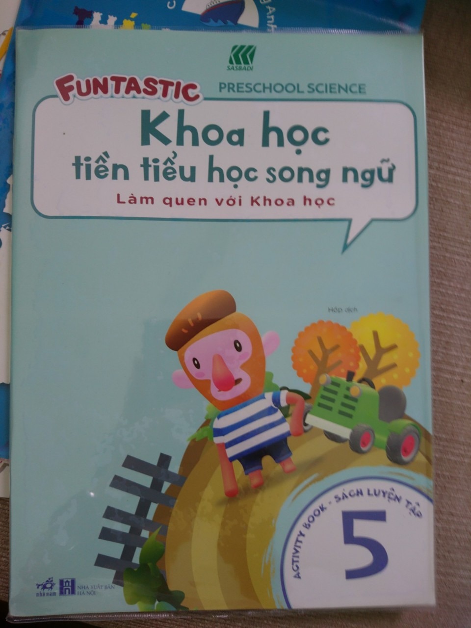 Sách luyện tập kèm theo sách học khoa học cơ bản cho thiếu nhi về động vật, quá trình lớn của cây, các phần của con cá ...