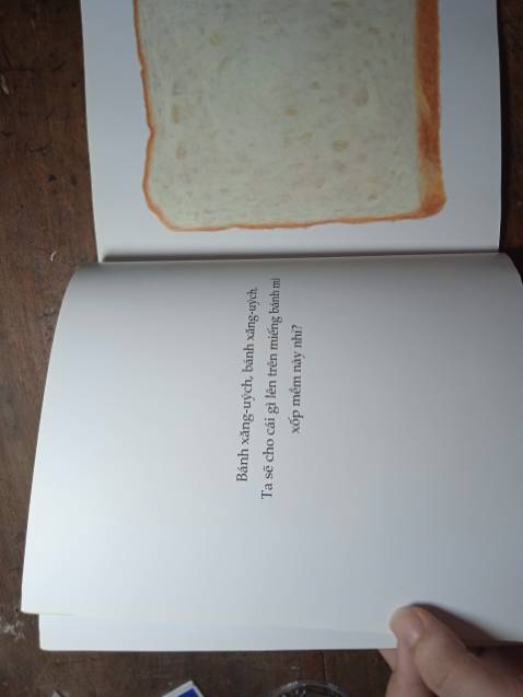 Sách hay nhưng giao hàng tới hộp hơi móp, sách vẫn còn nguyên rất đẹp Sách hay nhưng giao hàng tới hộp hơi móp, sách vẫn còn nguyên rất đẹp