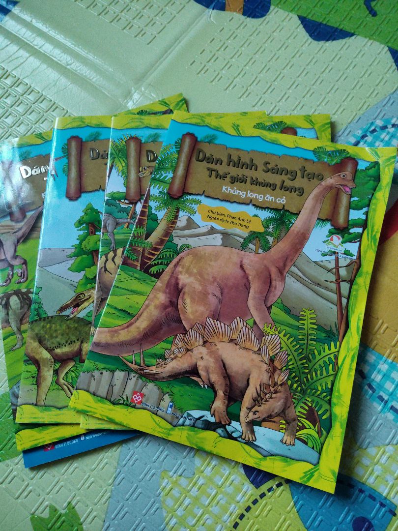 Giao hàng cực kỳ nhanh chóng. Mấy quyển này là săn sale đồng giá 4k. Chất lượng ghê. Bé tha hồ dán.