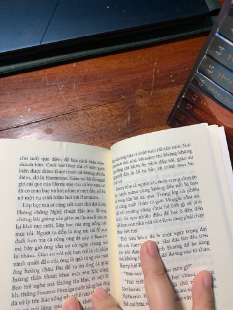 Ôi nó đẹp lắm ấy ạ bìa siêu xinh. Giao hàng nhanh nhưng mà sách có vài trang bị nhăn sót lắm ạ 😔. Vẫn chấm 5 ⭐️ nhé