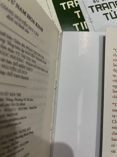 Giao sách lỗi khô keo sắp bung gáy.