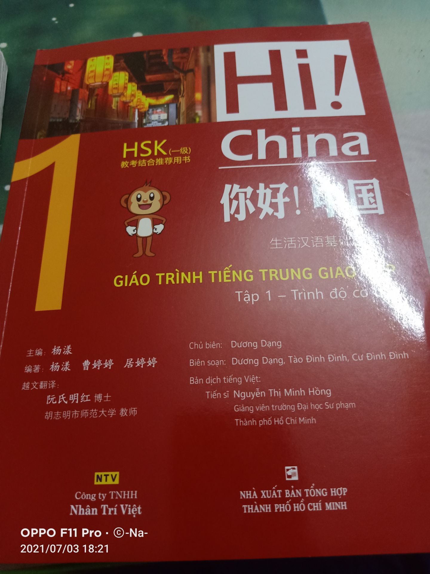 Sách trình bày dễ hiểu, màu sắc Ok, có hứng học =))