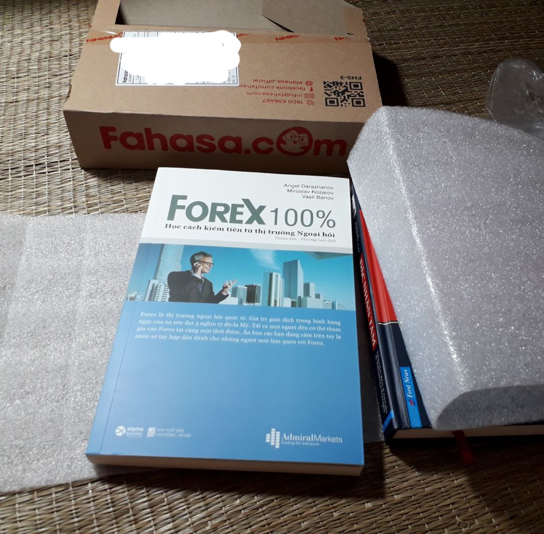 Sách được đóng gói cẩn thận, mới, ship nhanh hơn thời gian dự kiến, tuy có 4 trang (chụp tạm 2 trang) bị nhăn nhưng bỏ qua do săn sale vậy