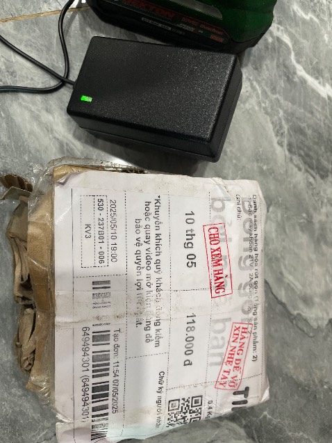 Tôi mua 2 cái đã thanh toán 118k ( khi giao hàng Tôi ở xa không kiểm tra được)
Bên ngoài Ghi tổng sp là 2 nhưng bên trong chỉ có 1 cái 
Nếu nhầm lẫn đề nghị shop gửi thêm đủ cho tôi