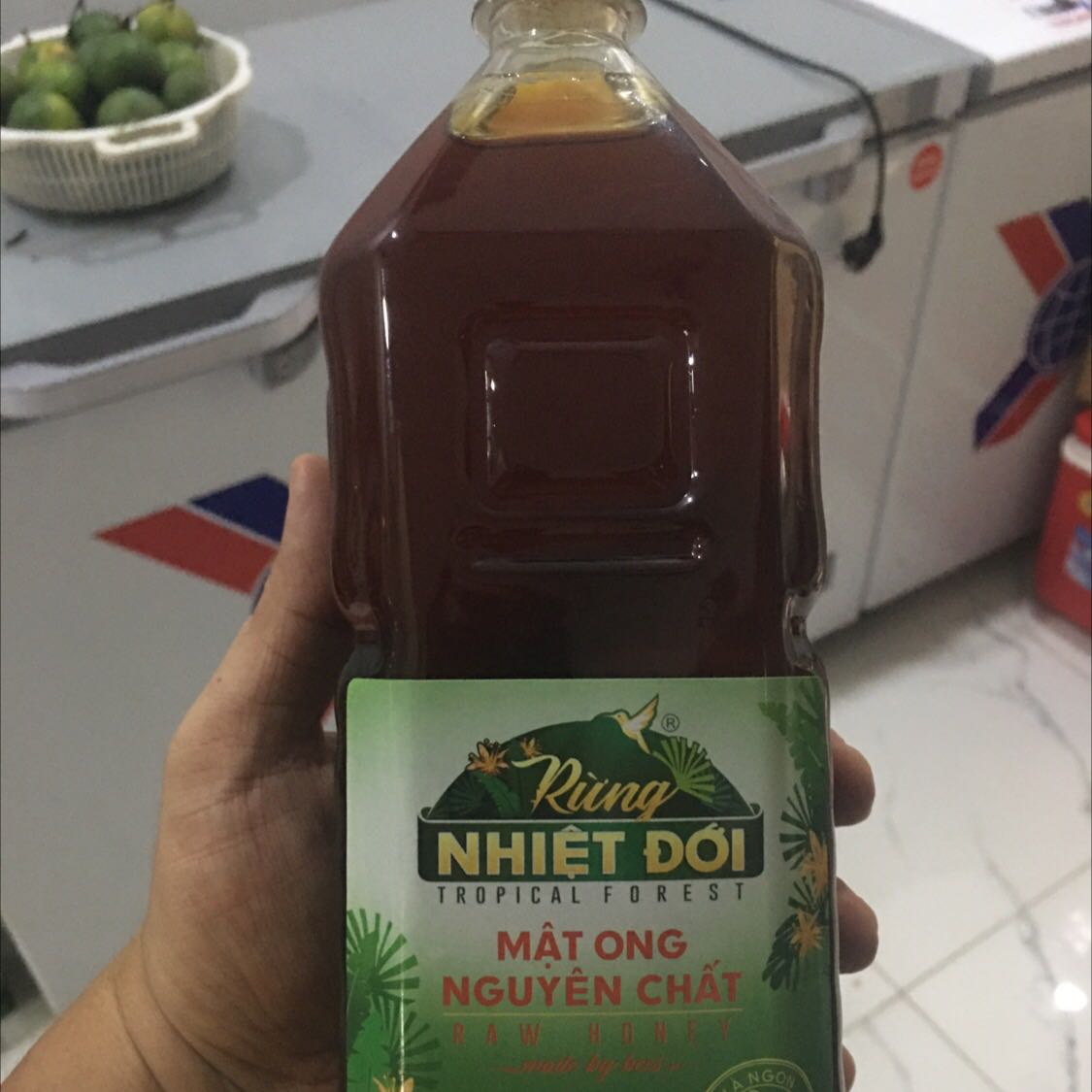 mật ong thơm ngon, giá hợp lý, nên thiết kế thêm màng ép trên miệng chai để mật ko rỉ ra ngoài, vì lúc nhận hàng có ít mật bị rỉ ra ngoài ướt bao bì.