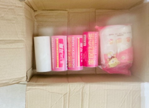 Mình đặt mua 20 cuộn, thì có 4 cuộn rời ra không cùng nhãn hiệu. Trong 4 cuộn có 1 không nhãn mác và rất dơ (cuộn trắng)
Mua để làm sạch đồ đạc mà dơ như vậy thì không ổn.
Có lẽ là do thiếu hàng nên shop nhét vội vào những cuộn dư lẻ ra.