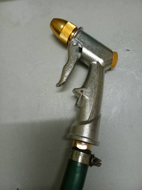 Hàng đúng như mẫu , nước phun mạnh , dễ sử dụng .