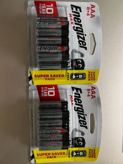 Ngoại quan: Sản phẩm có ngoại quan tương đối giống với mô tả, sản phẩm chính hãng, được nhập khẩu trực tiếp về Việt Nam.
Xuất xứ: Thương hiệu của Mỹ. 
Sản xuất: Tại Singapore. 
Chất lượng: Pin AAA, 1,5V dùng cho các loại đồ điện tử loại nhỏ; pin lưu trữ được 10 năm theo thông tin từ nhà sản xuất; khả năng giữ pin trong quá trình sử dụng lâu dài, lâu hết pin; 
Đóng gói: Sản phẩm được đóng gói tốt. 
Thời gian giao hàng: Do có sử dụng gói Tiki Now nên thời gian giao hàng nhanh, đặt từ 00:13, Thứ sáu *** đến 09:50, Thứ sáu *** sản phẩm đã được giao đến. 
Thái độ nhân viên giao hàng: Ổn, chịu hợp tác với tôi trong việc giao hàng. 
Giá sản phẩm: Giá sản phẩm rẻ hơn khi mua bên ngoài thị trường, miễn phí ship. 
Tổng quan: Sản phẩm phù hợp với những ai muốn sử dụng hàng chính hãng với một giá tiền và chất lượng sản phẩm tương đối. Bên cạnh đó, thời gian và dịch vụ giao hàng ổn.