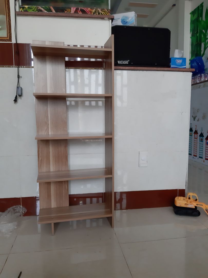 giao hàng nhanh. đặt tối hôm trước thì trưa hôm sau nhận đc.
lắp ok. xong thì bị nghiêng nên phải kê 1 bên mới cân.
cái kệ sách kế bên mình mua 500k.
cái này mình mua 144k, ship 50k.
cùng để cạnh để các bạn so sánh.
nếu sinh viên mua cái 144k là ok rồi giao hàng nhanh. đặt tối hôm trước thì trưa hôm sau nhận đc.
lắp ok. xong thì bị nghiêng nên phải kê 1 bên mới cân.
cái kệ sách kế bên mình mua 500k.
cái này mình mua 144k, ship 50k.
cùng để cạnh để các bạn so sánh.
nếu sinh viên mua cái 144k là ok rồi