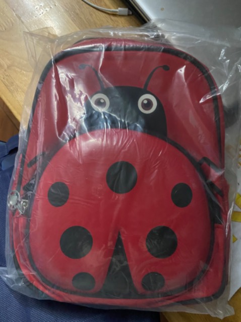 Balo dễ thương cho bé. Có điều hơi bị xước trắng vài chỗ ở mặt trước tôi phải dùng màu tô đè lên