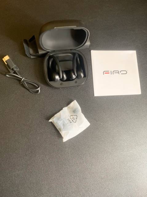 Mình đã trải nghiệm 1 tuần và ngồi lên đây nhận xét. Đáng đồng tiền bát gạo bạn nhé: TIki giao hàng đúng chuẩn; sản phẩm nghe êm tai, tiện lợi để nghe sách nói; nhạc để tập thể dục, nghe anh văn ...vv.
Sản phẩm ship đến không bị mố méo, cìn nguyên seal,có đầy đủ các phụ kiện như miêu tả. Chất lượng âm thanh tốt, bass mạnh.
Tiki giao hàng nhanh, gọn...
Ai đã có ý định thì mua ngay nhé