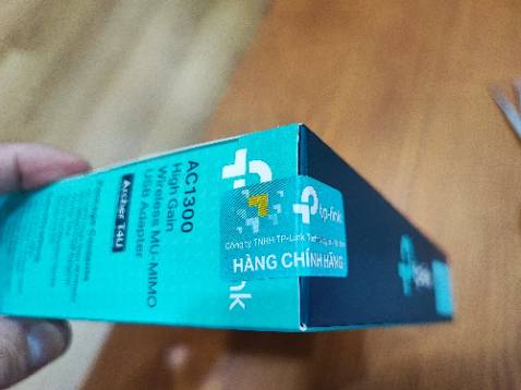 Hàng chính hãng, hộp nguyên seal, hình thức đẹp, bắt sóng lên được tốc tầm 800Mpbs, không cần cài cắm gì cả. Đuôi anten hơi vướng. Hàng chính hãng, hộp nguyên seal, hình thức đẹp, bắt sóng lên được tốc tầm 800Mpbs, không cần cài cắm gì cả. Đuôi anten hơi vướng.