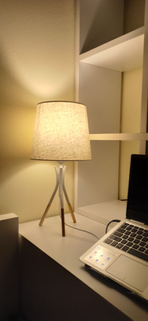 Giao hàng nhanh, đèn đẹp, chi tiết hoàn thiện khá tốt. Nếu bạn nào muốn tích hợp nhu cầu đọc sách thì mình recommend nên mua thêm 1 bóng đèn khác sáng hơn :D