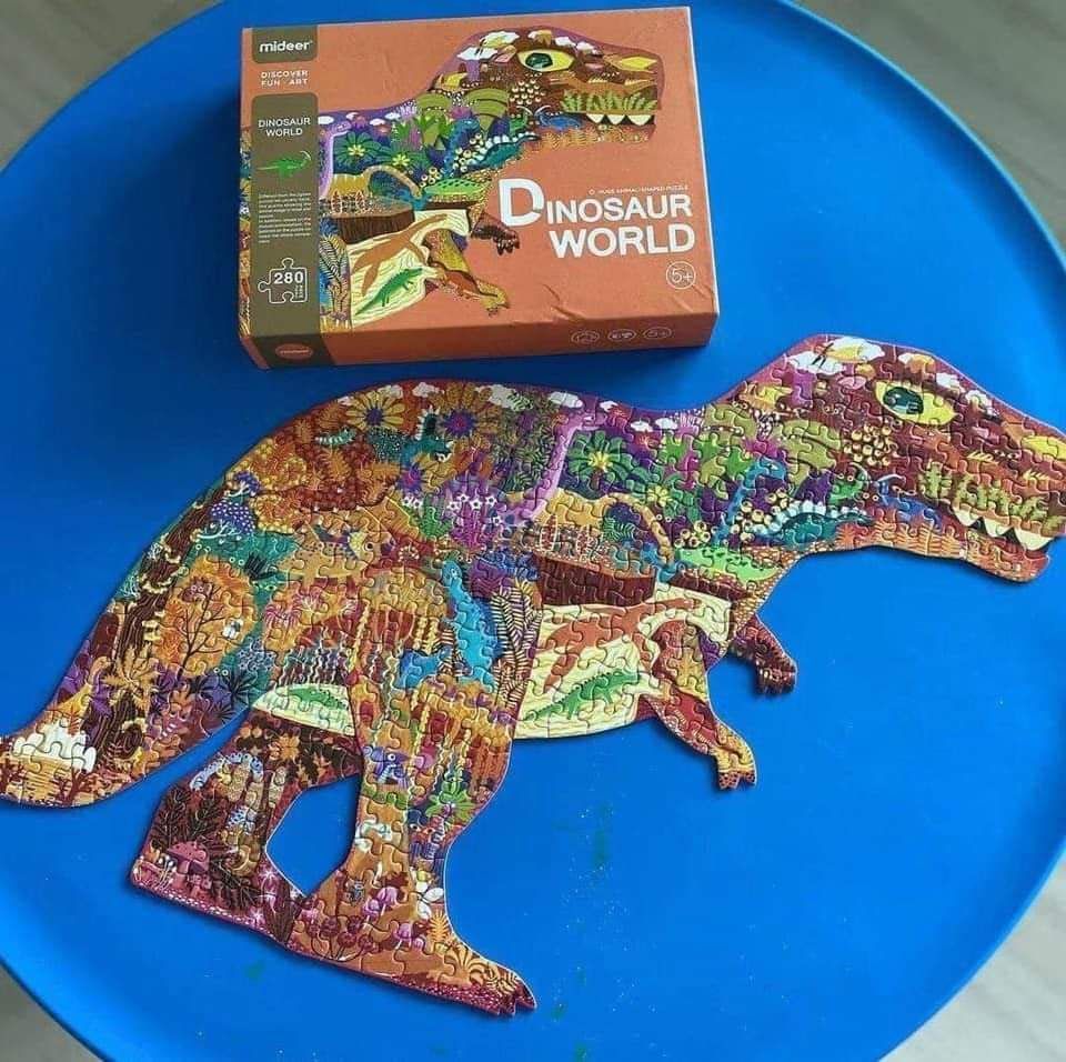 Bộ xếp hình xịn xò, hình con khủng long to bự bé rất thích. Bé mình say mê ghép