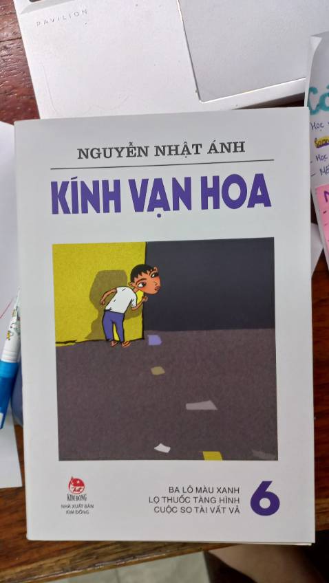 Sách đẹp. Phù hợp giá tiền. Còn về nội dunh thì khỏi bàn. Sách của NNA luôn có một chút vui nhộn, thú vị để làm người đọc thích thú, tò mò. Bộ kính vạn hoa này phù hợp cho các bạn trẻ đặc biệt là thiếu nhi để nâng cao vốn từ vựng và giải trí.