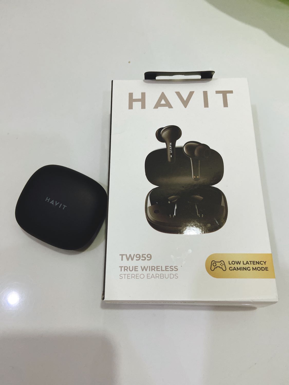 Sp giao nhanh, thiết kế nhỏ gọn đẹp, cảm giác đeo tốt, bám tai, đeo lâu ko bị cấn hay đau. Chất âm tạm ổn, bass đánh hơi nhẹ. Ổn trong tầm giá này 👍