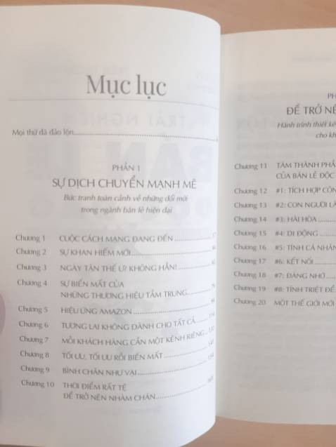 Làm sao để trở nên khác biệt và độc đáo - luôn là vấn đề muôn thuở, đặc biệt là lĩnh vực kinh doanh bán lẻ muôn hình vạn trạng trong thời buổi sớm nở tối tàn hiện nay càng khó khăn hơn. Quyển sách giúp mình nắm được các thành phần thiết yếu để giúp cửa hàng gây ấn tượng với khách hàng. 
Mình rất thích các viết của tác giả, sách về kinh doanh nhưng lại hóm hỉnh không nhàm chán, cảm ơn tác giả và dịch giả đã mang đến quyển sách vô cùng bổ ích, rất đáng đọc.
Chất lượng sách ok, Tiki giao hàng nhanh, mình rất hài lòng.