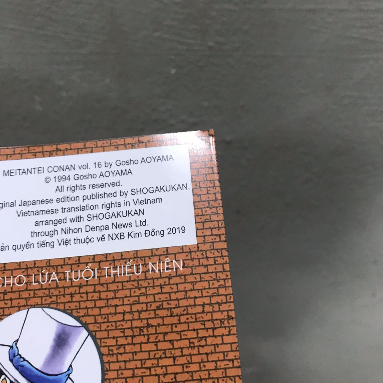 Giao hàng nhanh, truyện mới, ở bìa truyện có vài vết hằn và mép bìa bị móp một xíu nhưng nhìn chung không đáng kể^^