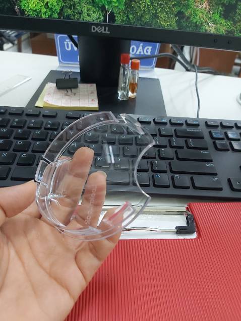 Kiểu dáng đẹp, cầm chắc chắn, giữ nhiệt tạm được. Nắp đậy có 1 góc khuyết nên giữ nước ấm ko được lâu lắm, nếu nắp đậy kín và có nút đóng mở kiểu bật lên xuống, hoặc kéo qua kéo lại thì rất tuyệt. Nhìn chung thì vẫn ưng ý với cái ca này :)