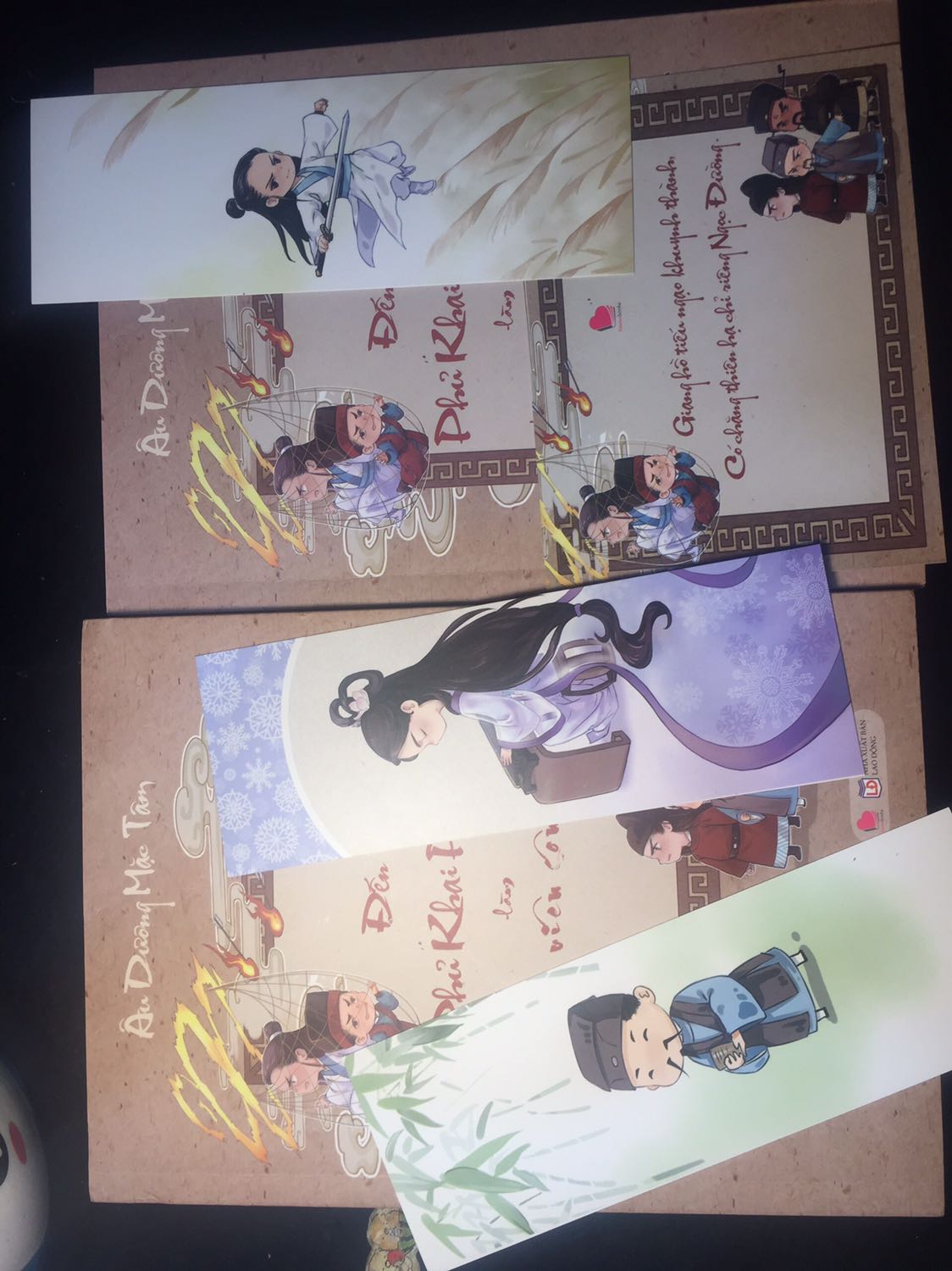 Sách đẹp, muốn mua cả bộ nhma bh hết rồi. Tiki ko bọc hàng, ko chống sốc 😃😃