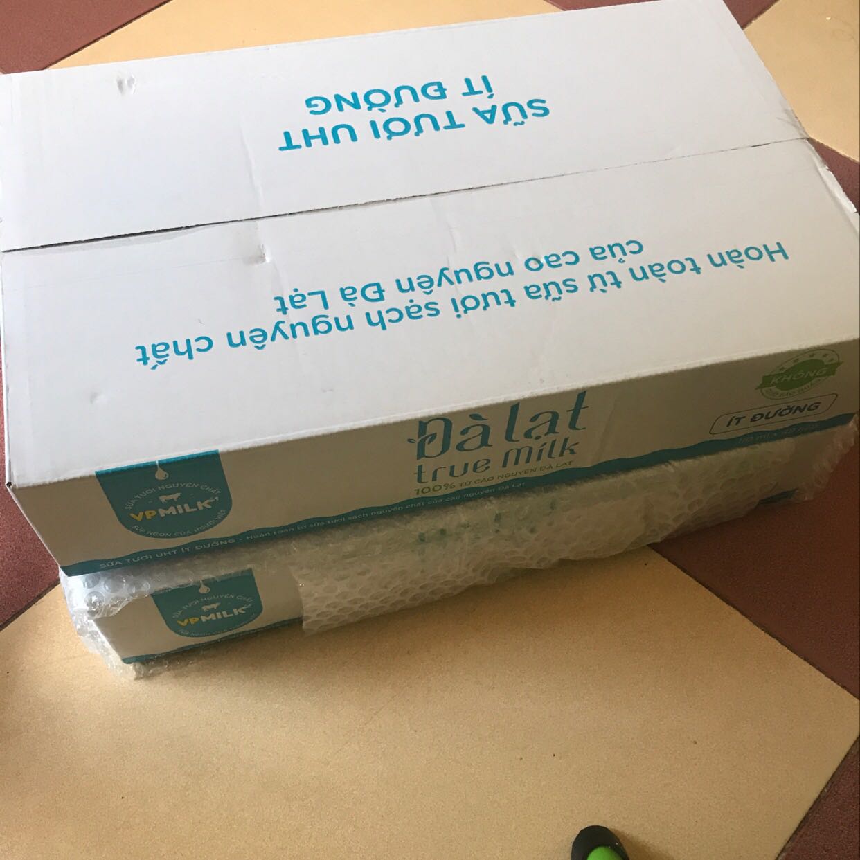 Ok .đóng gói hàng cẩn thận . Bọc rất kín lên yên tâm không bị dập hộp . Gửi hàng cho bên vận chuyển lâu . Nhưng giao hàng thì nhanh . Nói chung ok . Hạn dùng lâu . Ok sẽ tiếp tục ủng hộ Ok .đóng gói hàng cẩn thận . Bọc rất kín lên yên tâm không bị dập hộp . Gửi hàng cho bên vận chuyển lâu . Nhưng giao hàng thì nhanh . Nói chung ok . Hạn dùng lâu . Ok sẽ tiếp tục ủng hộ