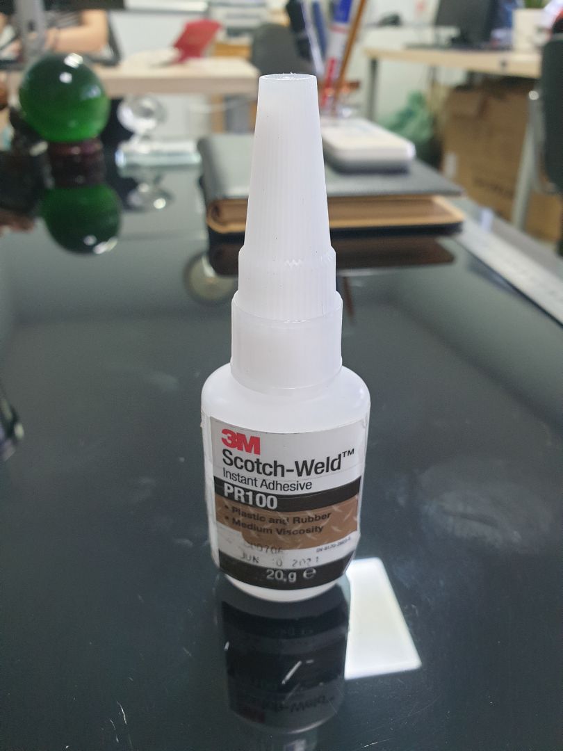 Chưa biết dùng sao nhưng hàng 3M made in England mà nhận ko có hộp, nhãn thì lấy băng keo dán vòng quanh thế này là thấy run rồi kkkk. *** đạn!