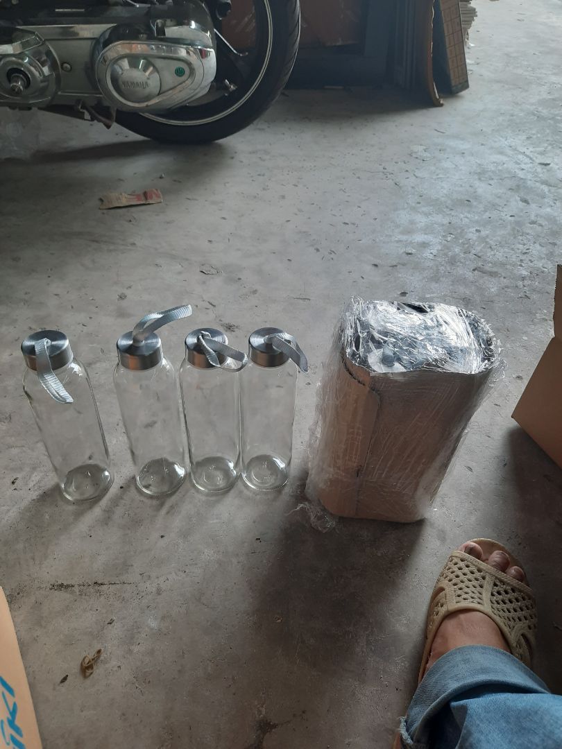 đóng gói ..rất kỹ .. ok .. hàng thì quá tệ .. mới nhận hàng ..mà nắp chai mốp và có dấu hiệu bị oxy hóa hết. sao dám sài đây ..