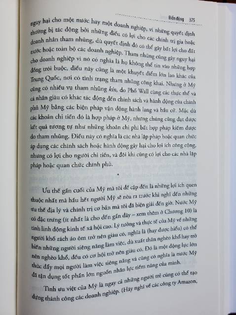 Ai đã đọc Súng, vi trùng và thép rồi thì sẽ không phải chê gì quyển sách này. Nội dung tuyệt vời, cuốn hút. Sách khắc họa những biến động mang tính vĩ mô của một số quốc gia trên thế giới. Nói như La Quán Trung: Mỗi quốc gia Thịnh rồi suy, hợp rồi lại tan...