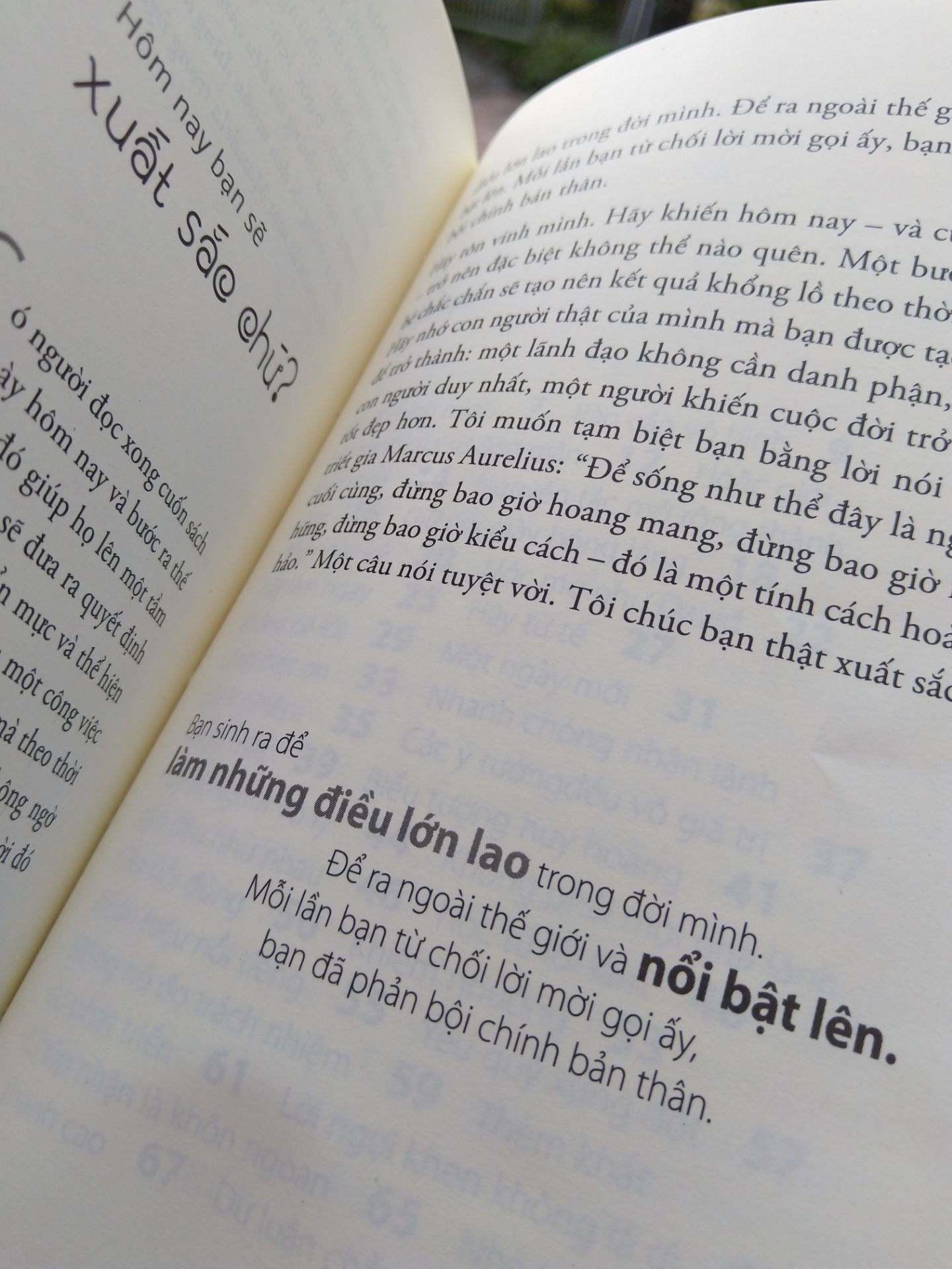 Giao hàng nhanh.
Sách đẹp, có cả 1 lớp bọc bên ngoài tránh dính bẩn trong quá trình vận chuyển.
*** Sách là tác phẩm kể về những bài học, nhận định của tác giả về những điều đơn giản trong cuộc sống đời thường của tác giả. Sách truyền cảm hứng và động lực cho tôi rất nhiều,  giúp tôi nhận ra nhiều điều thường ngày tưởng chừng là tự nhiên, hiển nhiên phải có lại là điều mình nên suy ngẫm và thay đổi thái độ nếu muốn phát triển.