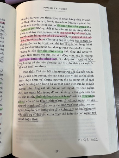 Mình đang đọc cuốn sách này và đọc gần xong rồi. Phần đầu đọc sẽ hơn khó hiểu. Càng đọc vào các chương sau thì sẽ cảm thấy dễ hiểu và cuốn hơn. Nội dung cuốn sách phân tích về trường năng lượng áp dụng cho đa dạng lĩnh vực, từ đó giúp bản thân nuôi dưỡng trong mình tình yêu thương với chính mình, muôn loài quanh mình, và chấp nhận những khó khăn đến với mình một cách nhẹ nhàng hơn vì đó là một phần của tiến hoá. Với mình đây là 1 cuốn sách hay, đáng đọc, giúp thay đổi nhận thức của mình rất nhiều. Cảm ơn Tiki vì đã giao sách nhanh và rất lành lặn tới mình. Cảm ơn nhà bán hàng! Mình đang đọc cuốn sách này và đọc gần xong rồi. Phần đầu đọc sẽ hơn khó hiểu. Càng đọc vào các chương sau thì sẽ cảm thấy dễ hiểu và cuốn hơn. Nội dung cuốn sách phân tích về trường năng lượng áp dụng cho đa dạng lĩnh vực, từ đó giúp bản thân nuôi dưỡng trong mình tình yêu thương với chính mình, muôn loài quanh mình, và chấp nhận những khó khăn đến với mình một cách nhẹ nhàng hơn vì đó là một phần của tiến hoá. Với mình đây là 1 cuốn sách hay, đáng đọc, giúp thay đổi nhận thức của mình rất nhiều. Cảm ơn Tiki vì đã giao sách nhanh và rất lành lặn tới mình. Cảm ơn nhà bán hàng!