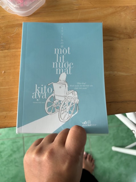 Nhà tôi cần mua, đang rất thích đọc nên chấp nhận đặt giao nhanh 2h với mức phí giao cao, yêu thích sách nên dùng book care bọc sách. Kết quả giao 1 quyển sách hư, bị dính trang, cái này lúc bọc sách đang lẽ phải thấy rồi. Kết quả báo, chờ 1 ngày đến thu hồi xong bảo đợi 5-7 ngày làm việc sẽ giao sách mới. Mất lòng tin với mua sách online qua Tiki . Sau khi đánh giá trên trang thì về nhà 2h sau thấy giao nhanh 2h sản phẩm đến