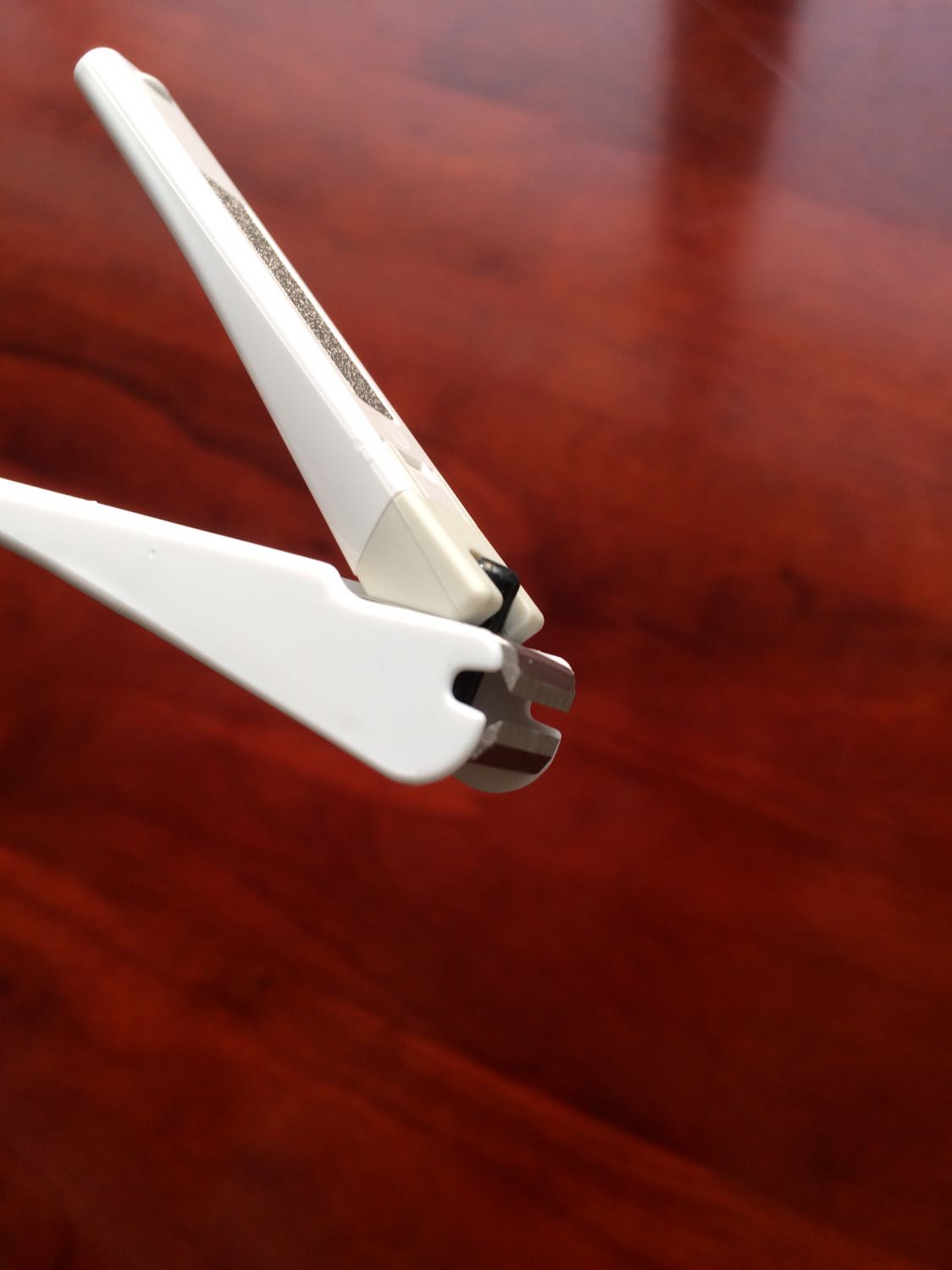 Giao hàng nhanh, đóng gói chắc chắn.
Giá cao so với các loại bấm thông thường.
Mẫu mã đẹp, dũa móng tốt, bấm sắc, dễ cầm.