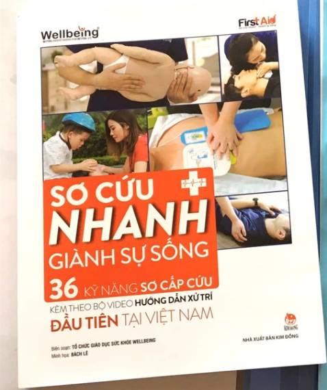 Sách không có gì để chê luôn, tác giả viết rất chi tiết, vừa đọc vừa xem được video quá là xịn.
Video xử trí thường không quá 1 phút ,... chắc có vấn đề là xử trí ngon ơn luôn.