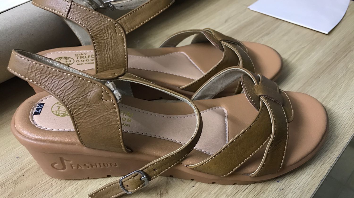 Giày đẹp, êm chân