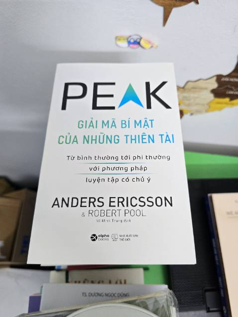 Biết đến cuốn sách qua review của kênh Vuilen.