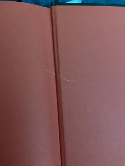 1 sao cho dịch vụ shop chứ không phải cho nội dung. Mua 3 quyển sách bìa cứng từ Thành phố Hồ Chí Minh ra Hanoi mà không bọc chống sốc hay đóng gói mút sốp. Tiki Hẹn giao ngày 28/1 thì 29/1 giao làm nhỡ việc người nhận. Sách rách phần bìa bên trong, nhiều trang chữ in mờ mất nét, quyển Liêu trai thì in xoắn sít khít hết trang giấy rất khó đọc (lỗi nội quan), lỗi ngoại quan bìa móp méo, méo góc cong bìa nhìn như quyển sách cũ bán hạ giá ngoài shop truyện cũ. Mua sale 50% nên không đòi hỏi gì hơn, mình mà khó tính sẽ đòi đổi cho bằng được rồi. Nhưng 1 phần vận chuyển xa mất thời gian nhắn tin, mất thời gian vật lực tiền bạc vận chuyển, rồi cũng sắp Tết rồi! Nếu shop bán hàng có tâm ngay ban đầu suy nghĩ những rề rà phiền toái phức tạp nếu làm ăn hời hợt thì chẳng ra cớ sự này. Tất cả các bên đều mất tiền bạc, thời gian, chi phí phát sinh, gánh nặng chỉ vì không cẩn thận, trân trọng đóng gói và kiểm tra sản phẩm thật kỹ trước khi giao hàng.