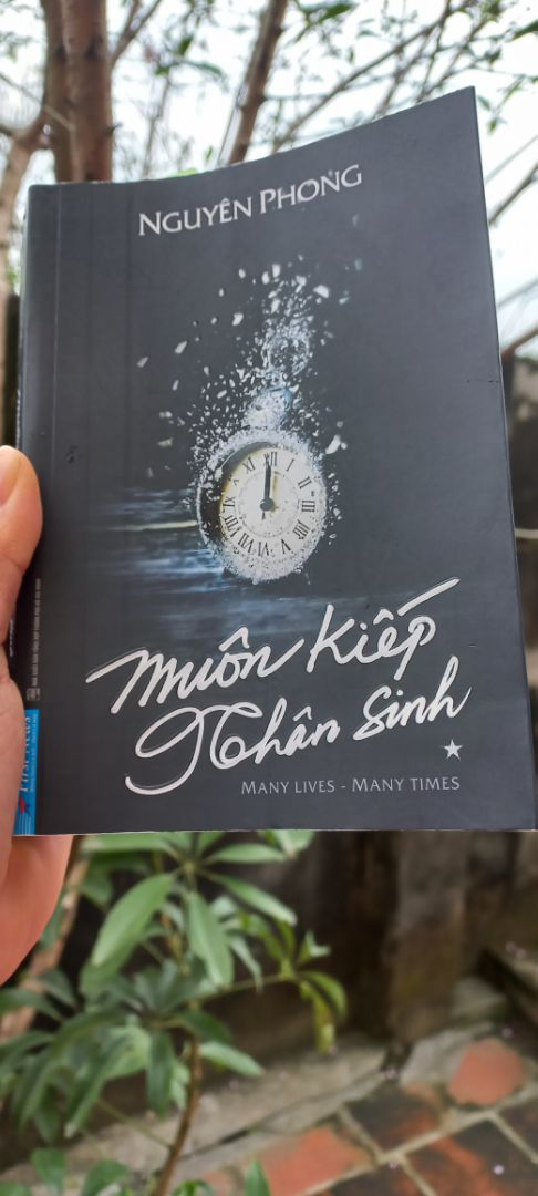 đặt hôm nay mai nhận hàng luôn, tiki giao hàng thần tốc thật😁
sách rất tuyệt, thường thì mình sẽ đọc xong mới đánh giá, cơ mà bình luận này chưa được trau truốt lắm vì phải cmt thần tốc còn đọc tiếp phần2🤣🤣
nên đọc và cảm nhận nhé ace đến sau, thân!