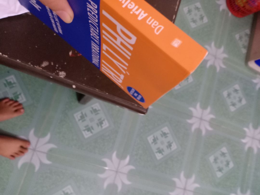 sách gửi về bọc rất kĩ và cẩn thận.Tuy nhiên nội dung hơi khó hiểu và đối vơi những người tư duy  chậm như mình thì phải đọc rất nhiều lần mới hiểu được 1 phần.Hơn nữa dẫn chứng của sách theo kiểu của Mỹ ấy,nên lắm lúc cũng không hình dung ra.Nhưng tóm lại đây là cuốn sách đáng để đọc