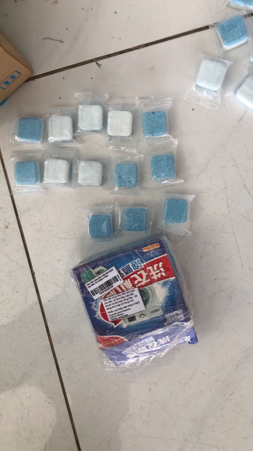 Hộp ghi 6 viên. Khui thì 2 hộp 1 có 12v, 2 h có 13v. Chưa dùng nên chưa đánh giá chất lượng.