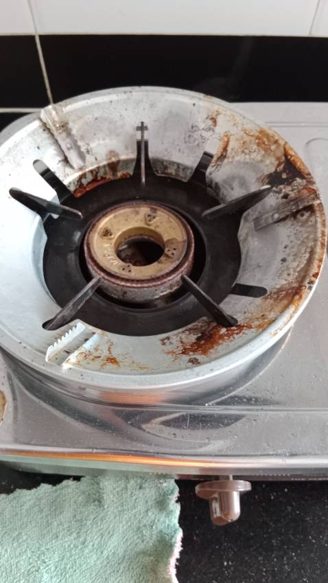 chắn gió được, nhưng chất liệu không tốt, mới có mấy ngày nhưng nó bị đổi màu, có thử rửa rồi, nhưng ko được